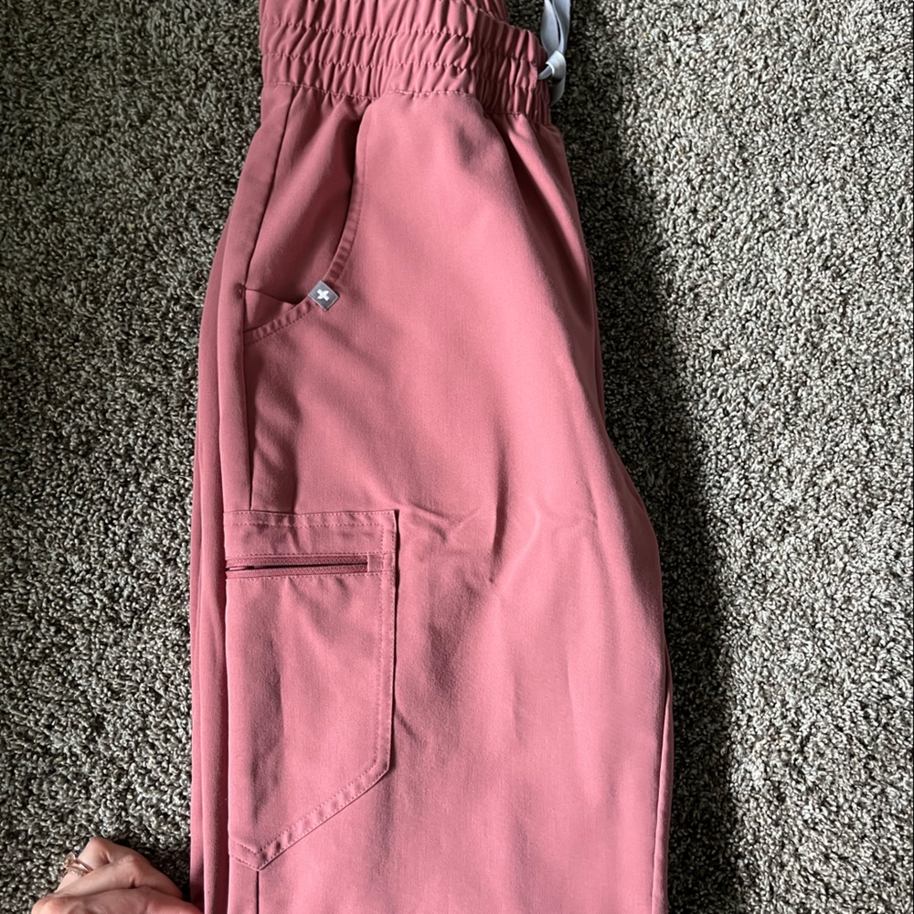 Small tall high waisted Zamora scrub joggers- mauve